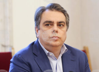 ОБНОВЕНА Опазването на изборите минава през промени в Изборния кодекс, които се надяваме да се случат до края на месеца, каза Асен Василев