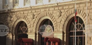 Обзор
                                                                                                Какви са политическите нагласи преди връчването утре на първия проучвателен мандат