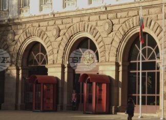 Обзор
                                                                                                Какви са политическите нагласи преди връчването утре на първия проучвателен мандат