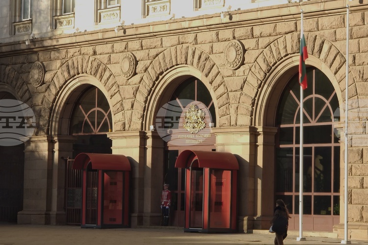 Обзор
                                                                                                Какви са политическите нагласи преди връчването утре на първия проучвателен мандат