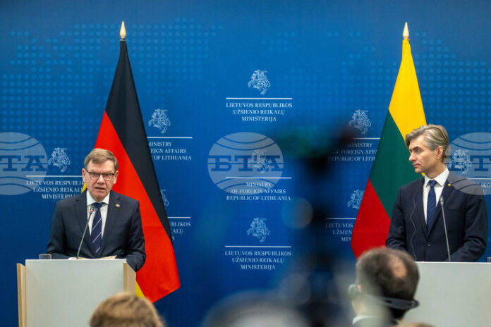 ОБЗОР
                                                                                                След съвместната отбрана Литва и Германия се обединиха и на дипломатическия фронт