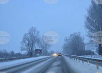 Ограничено е движението по пътя между Разлог и Симитли през прохода Предел за превозни средства над 12 тона