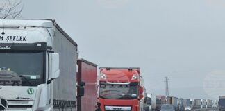 Около 15 километра е опашката от товарни автомобили на магистрала "Марица" преди граничния пункт "Капитан Андреево"