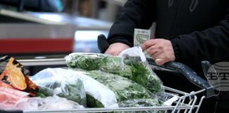 Основни хранителни стоки, някои плодове и зеленчуци поскъпват, сочат данните на Държавната комисия по стоковите борси и тържищата