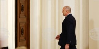 Оставката на президента Румен Радев е внесена в Конституционния съд