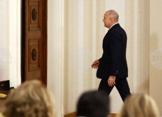 Оставката на президента Румен Радев е внесена в Конституционния съд