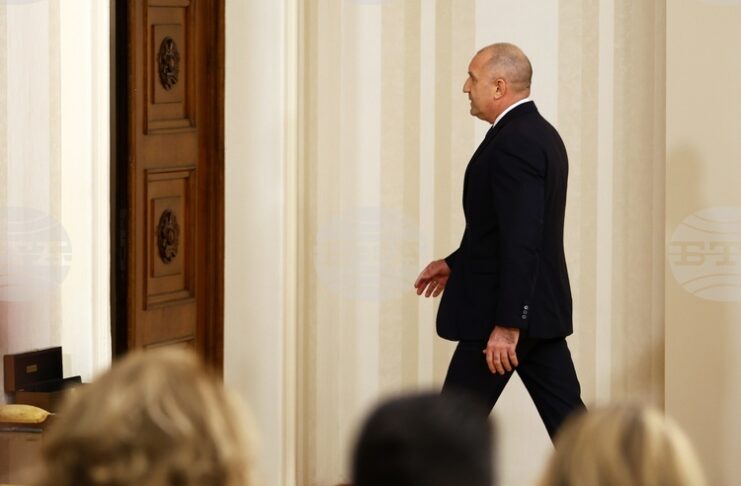 Оставката на президента Румен Радев е внесена в Конституционния съд