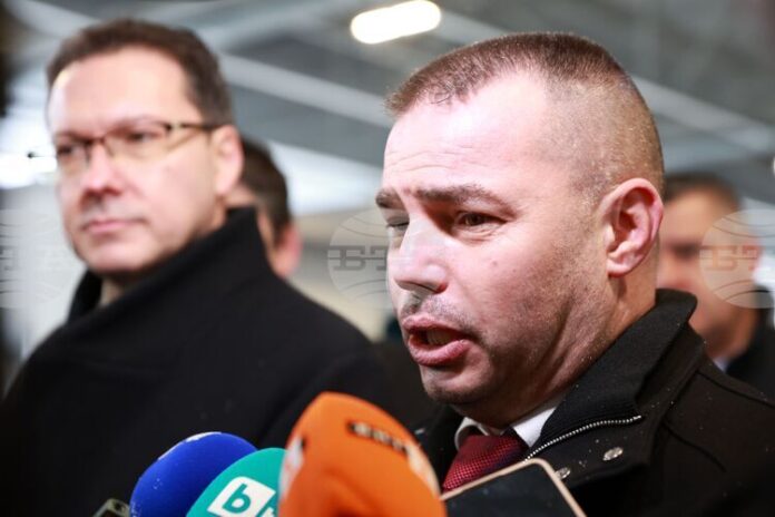 От днес се очаква на някои гранични преходи да има От днес се очаква на някои гранични преходи да има спиране и на лекия трафик заради протеста на гръцките фермери, предупреди директорът на "Гранична полиция"