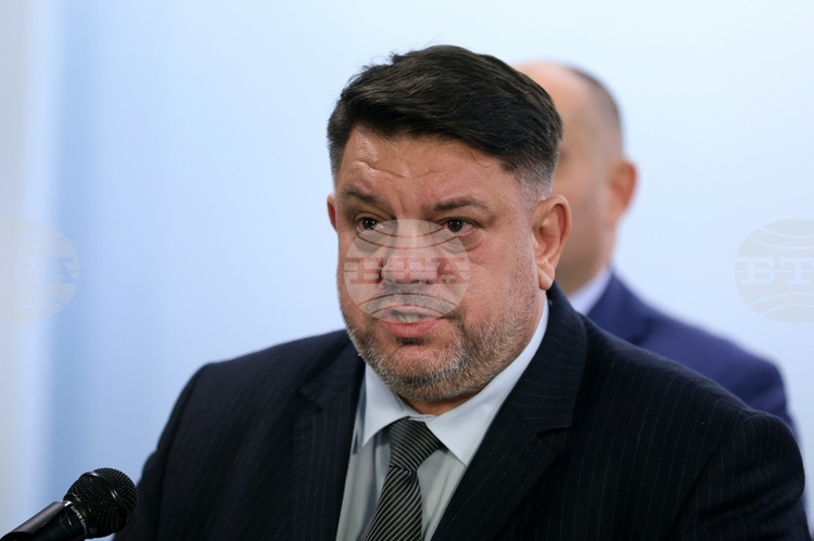 От името на всички членове и симпатизанти на БСП заявявам неизменна подкрепа към Илияна Йотова, каза Атанас Зафиров