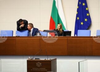 Парламентът ще обсъди на първо четене два законопроекта за изменение на Изборния кодекс
