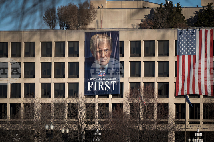 Според данни на списание Форбс състоянието на президента на САЩ