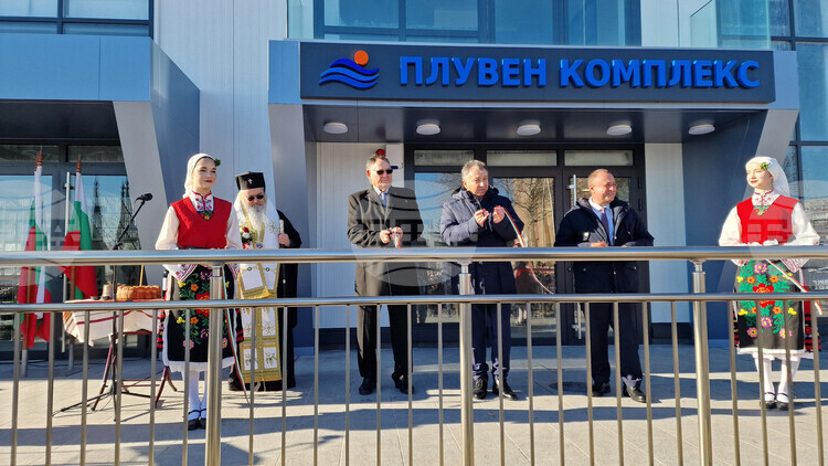 Плувният комплекс, открит в Шумен днес, е първият завършен по инвестиционната програма на общините