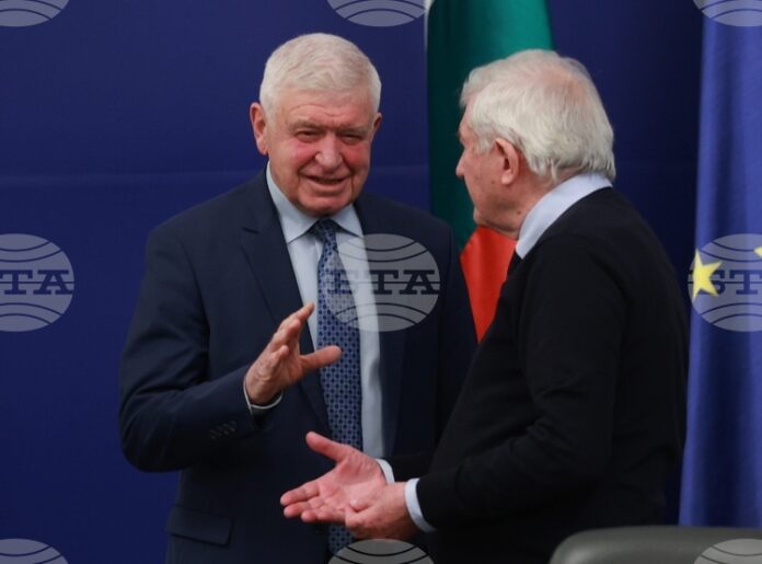 Полагаме усилия за 5% индексация на доходите в бюджетната сфера този месец, но според мен ще стане през февруари, каза зам.-министър Кирил Ананиев