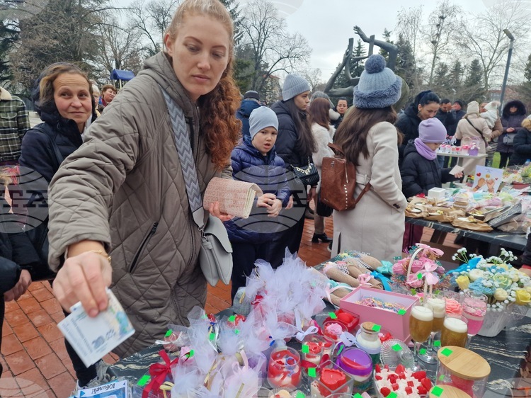 Повече от 6000 евро събраха в Търговище на благотворително хоро с базар в подкрепа на лечението на шестгодишно дете