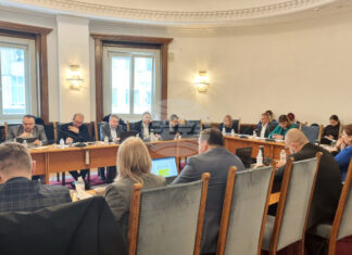 Правната комисия прие на второ четене законови промени, с които се разрешава рекламата на адвокатската дейност и използването на посрединици