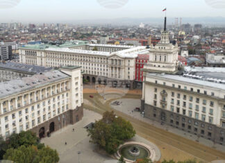 Правната комисия ще обсъди утре промени в Изборния кодекс, сред които и 100% машинен вот, какви са нагласите в НС и мнението на президента Правната комисия ще обсъди утре промени в Изборния кодекс, сред които и 100% машинен вот, какви са нагласите в НС и мнението на президента