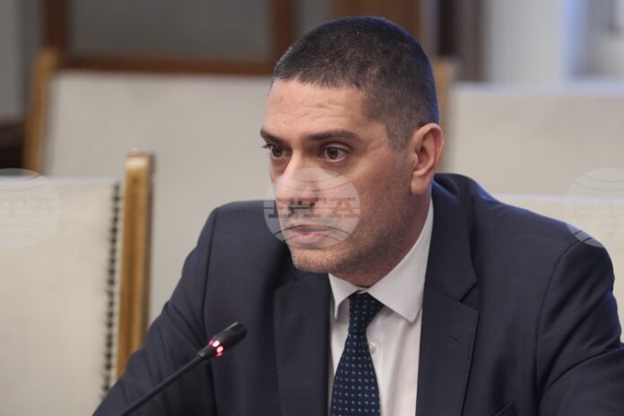 Председателят на комисията по отбрана Христо Гаджев обясни, че за Председателят на комисията по отбрана Христо Гаджев обясни, че за да може да каже срокове, ратификацията за Съвета за мир първо трябва да бъде внесена в парламента