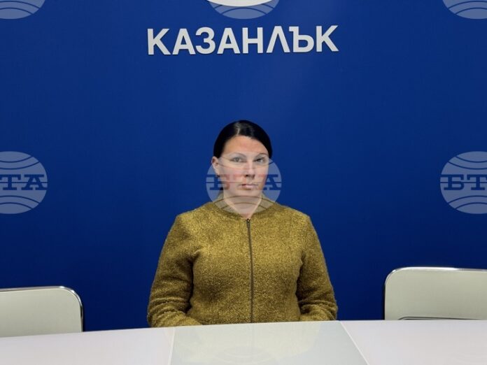 Представяне на списание ЛИК „Читалищата в минало и бъдеще време“
                                                                                                За да имаме държава, трябва да имаме и читалища, които да пазят културната памет, каза председателят на НЧ "Искра - 1860" в Казанлък Теодора Иванова