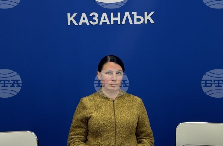 Представяне на списание ЛИК „Читалищата в минало и бъдеще време“
                                                                                                За да имаме държава, трябва да имаме и читалища, които да пазят културната памет, каза председателят на НЧ "Искра - 1860" в Казанлък Теодора Иванова