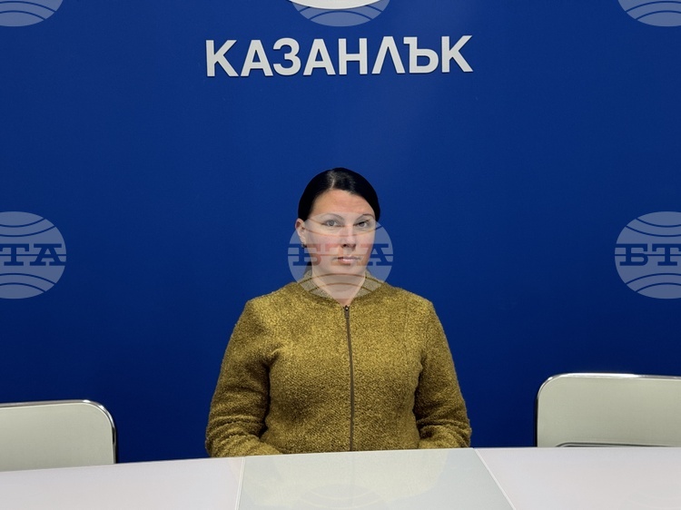 Представяне на списание ЛИК „Читалищата в минало и бъдеще време“
                                                                                                За да имаме държава, трябва да имаме и читалища, които да пазят културната памет, каза председателят на НЧ "Искра - 1860" в Казанлък Теодора Иванова