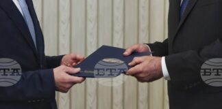 Президентът Румен Радев ще връчи мандат за съставяне на правителство на ГЕРБ-СДС; от формацията заявиха, че ще го върнат