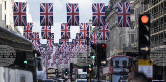 Продажбите на нови автомобили във Великобритания са нараснали с близо 3,5 процента през 2025 г.