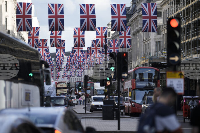 Продажбите на нови автомобили във Великобритания са нараснали с близо Продажбите на нови автомобили във Великобритания са нараснали с близо 3,5 процента през 2025 г.