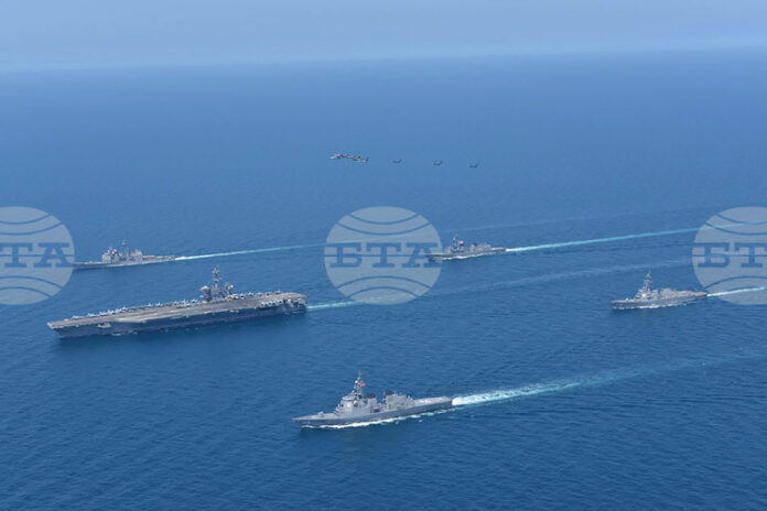 РАЗШИРЕНА Тръмп: "Армада" от бойни кораби на САЩ се насочва РАЗШИРЕНА
Тръмп: "Армада" от бойни кораби на САЩ се насочва към Иран