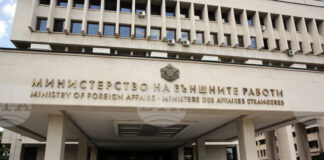 Редица авиокомпании отменят полетите си от и до Иран, предупредиха от МВнР