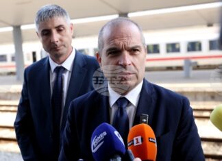 Реформата в БДЖ закъснява с над 25 години, според министъра на транспорта и съобщенията в оставка Гроздан Караджов