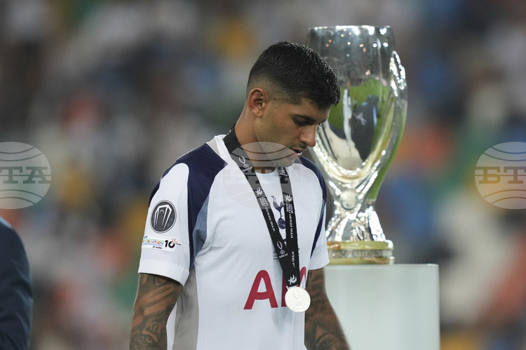 Капитанът на Тотнъм Кристиан Ромеро отправи извинения към феновете след