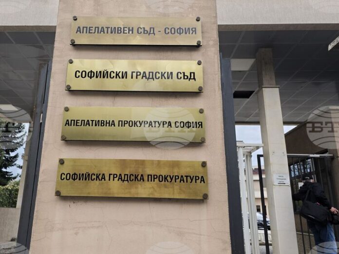 Съдът определи парични гаранции за четиримата задържани, сред които и общински съветник, за организирана престъпна група за изнудване