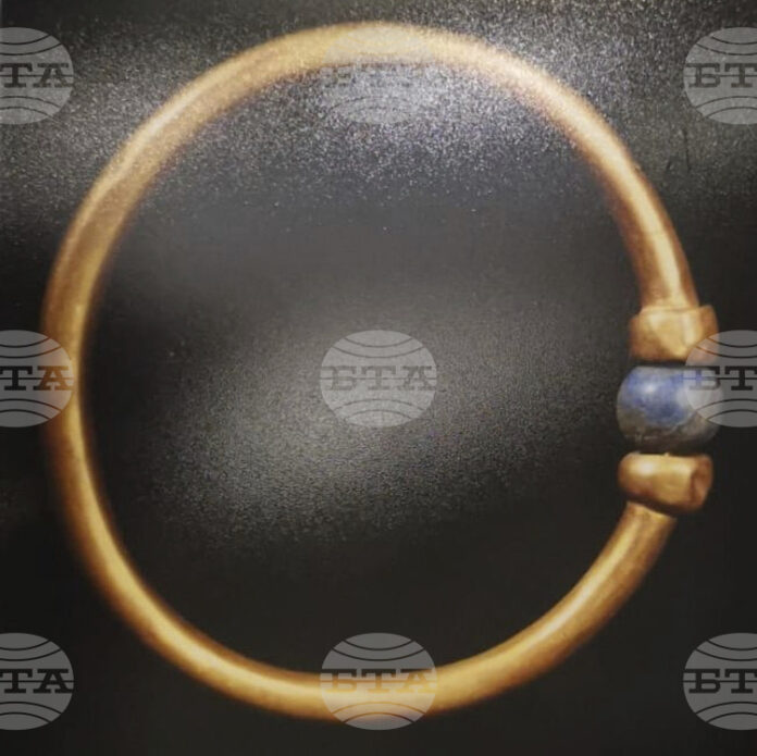 Служителката, откраднала фараонска гривна от Египетския музей, е осъдена на Служителката, откраднала фараонска гривна от Египетския музей, е осъдена на 15 години затвор