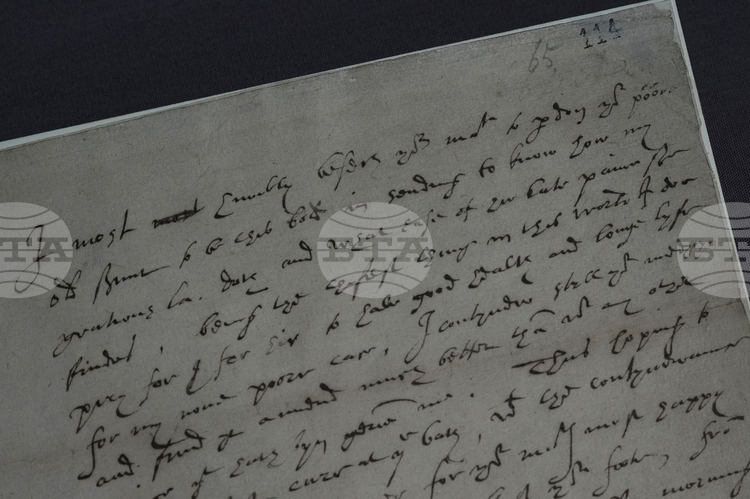 Кураторът Виктория Игликовски Броуд споделя че документите разказват за легендарни