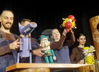 Театърът не е обикновен занаят или професия, каза за БТА в Хасково режисьорът Леонард Капон