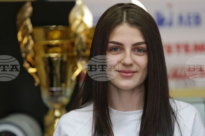 Теодора Цанева ще представя България на турнир по карате в Тбилиси