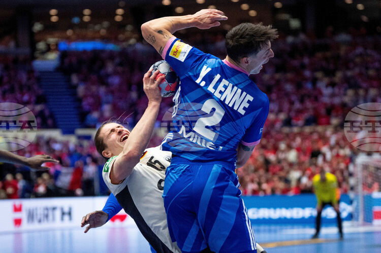 В друг мач от групата Португалия спечели срещу Испания с