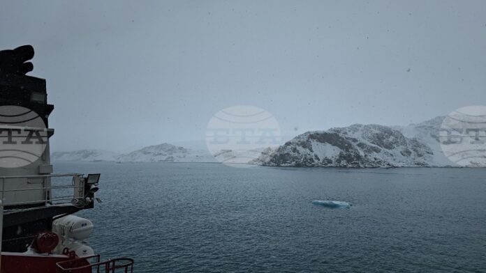 Учени от 34-тата българска антарктическа експедиция картират детайлно сушата на Учени от 34-тата българска антарктическа експедиция картират детайлно сушата на о. Ливингстън и морското дъно в заливите Емона и Фолс бей