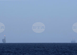 Украйна съобщи, че е повредила три руски петролни платформи в Каспийско море