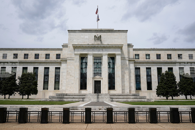 Управлението за федерален резерв на САЩ заседава за първи път през 2026 г. на фона на бурята, предизвикана от президента Доналд Тръмп