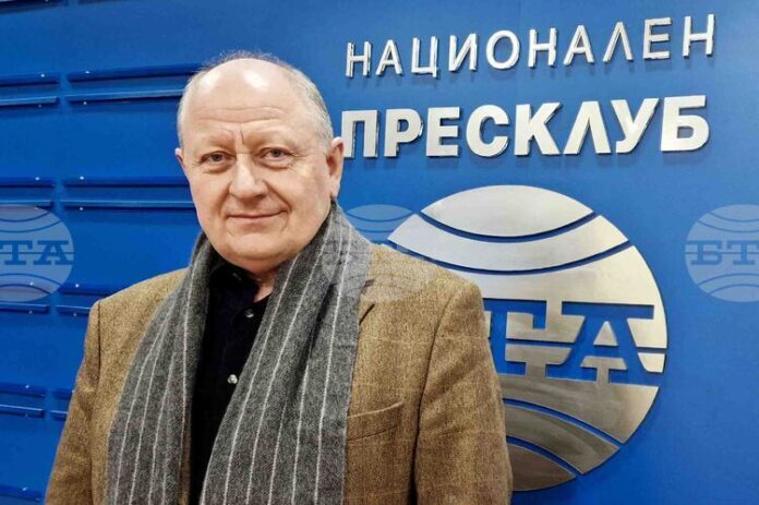 В книгата "Световидение" на писателя и журналист Станчо Пенчев са включени приказки, поетични и по-философски фрагменти