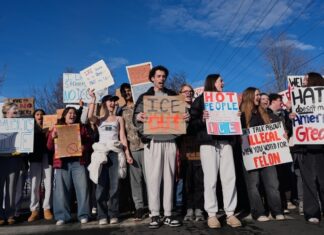В САЩ бе арестувана жена, организирала протест, прекъснал литургия в църква в Минесота В САЩ бе арестувана жена, организирала протест, прекъснал литургия в църква в Минесота