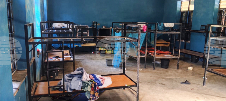 Според местната полиция цитирана от Асошиейтед прес минимум 30 души