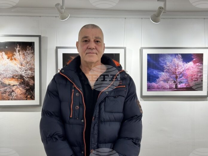 Варненският автор Константин Фиалковски представи в Казанлък изложбата с инфрачервена Варненският автор Константин Фиалковски представи в Казанлък изложбата с инфрачервена фотография "Инфраред АртАкт"