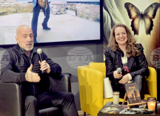 Важно е да сме откровени и да бъдем такива, каквито сме, каза музикантът Константин Кацаров в Добрич