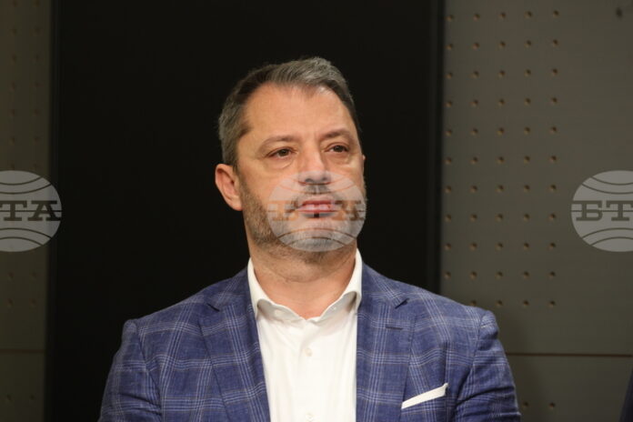 Веднага ще върнем мандата, за да спестим време и изборите да се проведат по-бързо, каза депутатът от ГЕРБ Делян Добрев