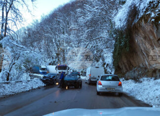 Временно е ограничено движението по пътя София – Самоков при 61-ви км поради катастрофа