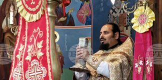 Всичко материално остава долу на земята, затова обичайте се, любовта спасява, каза в шуменския храм "Св. Три Светители" отец Иван