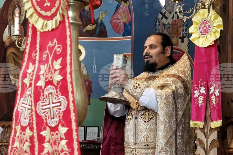 Материалните неща остават на земята затова обичайте се любовта е