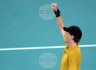 Яник Синер загуби първи сет от октомври насам, измъчи се от горещото време, но стигна до четвъртия кръг на „Откритото първенство на Австралия“